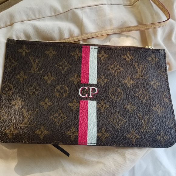 Louis Vuitton LV Beautiful Initials Neverfull MM Pouch Monogram